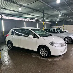 Nissan Tiida 2008