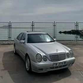 Mercedes-Benz E320 2001