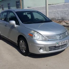 Nissan Versa 2011