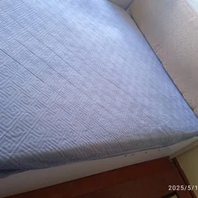 двух спальный кровать