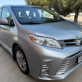 Toyota Sienna 2020