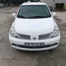 Nissan Tiida 2010