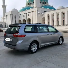 Toyota Sienna 2016