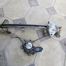 стеклоподъёмник правый передни