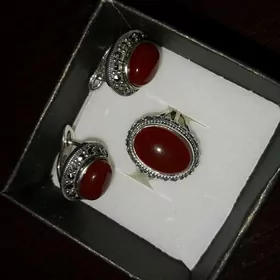 серебряный комплект.