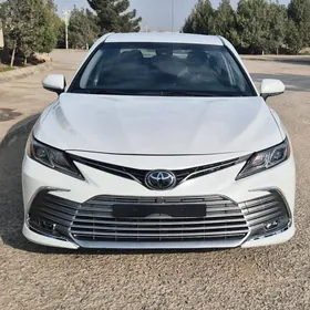 Toyota Camry 2021