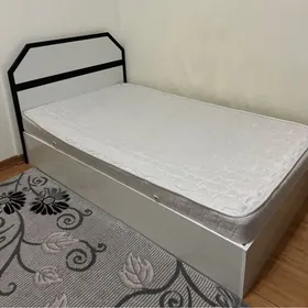 Detskiy mebel krovat stol