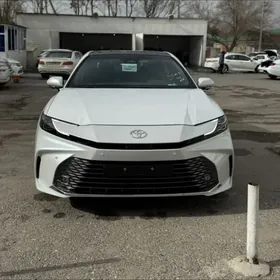 Toyota Camry 2025
