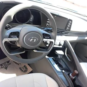 Hyundai Elantra 2023