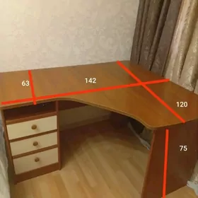 Письменный стол