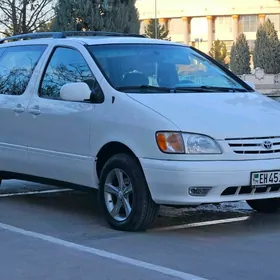 Toyota Sienna 2001