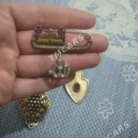 Kümüş broşkalar amatly