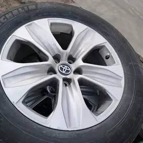 highlander xle 235 65 18