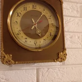 Винтажные Кварцевые часы Янтар