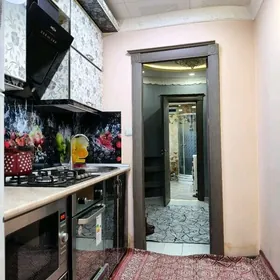 Центр  2 комнатная 1 этаж