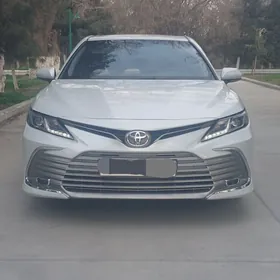 Toyota Camry Hybrid 2021