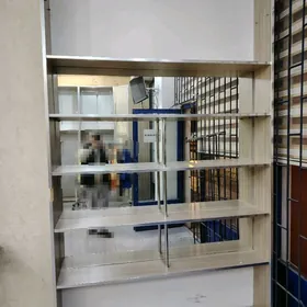 Шкаф для магазина