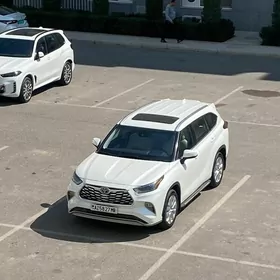 Toyota Highlander 2021