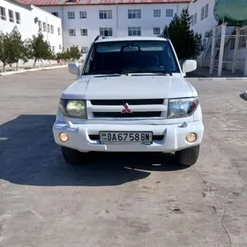Mitsubishi Pajero 1999
