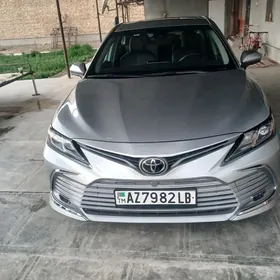 Toyota Camry 2021