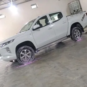 Mitsubishi L200 2021
