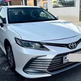 Toyota Camry 2021