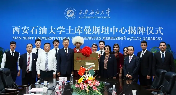 Hytaýda 10 müňden gowrak türkmen raýaty bilim alýar