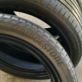 Bridgestone 235/45R18 4st