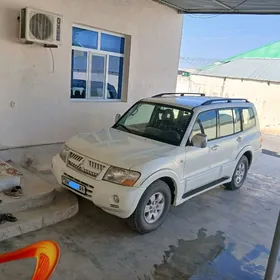Mitsubishi Pajero 2005