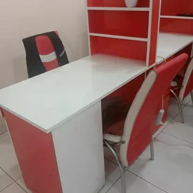 Маникюршица герек