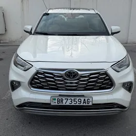 Toyota Highlander 2021