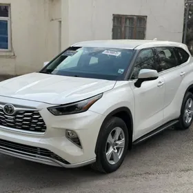 Toyota Highlander 2021