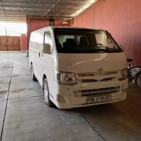 Toyota Hiace 2010