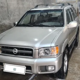 Nissan Pathfinder 2000