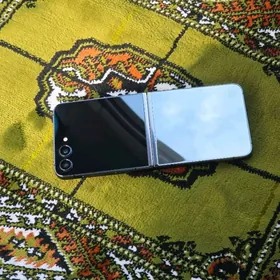 Samsung Z Flip 5. 8/256