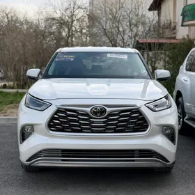 Toyota Highlander 2021