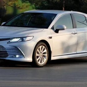 Toyota Camry 2021