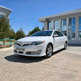Toyota Camry 2014