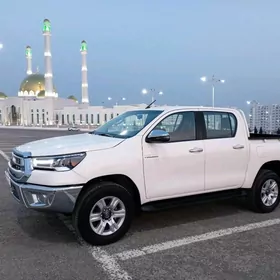 Toyota Hilux 2024
