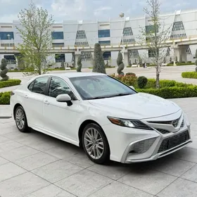 Toyota Camry 2021