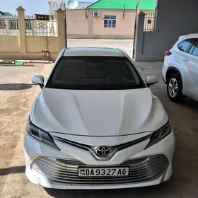 Toyota Camry 2019