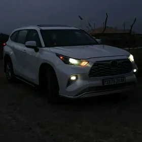 Toyota Highlander 2021