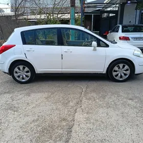 Nissan Tiida 2010