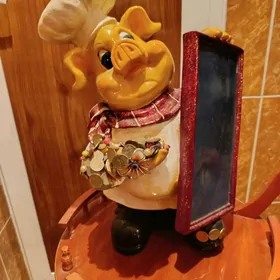 Хрюшка поваренок