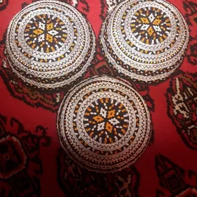 Tahýa (börik) ýeke tikin