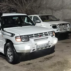 Mitsubishi Pajero 2000