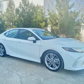 Toyota Camry 2025