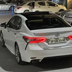 Toyota Camry 2018