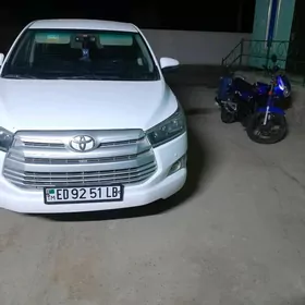 Toyota Innova 2021