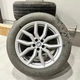 Bmw X5 (265/50R19)